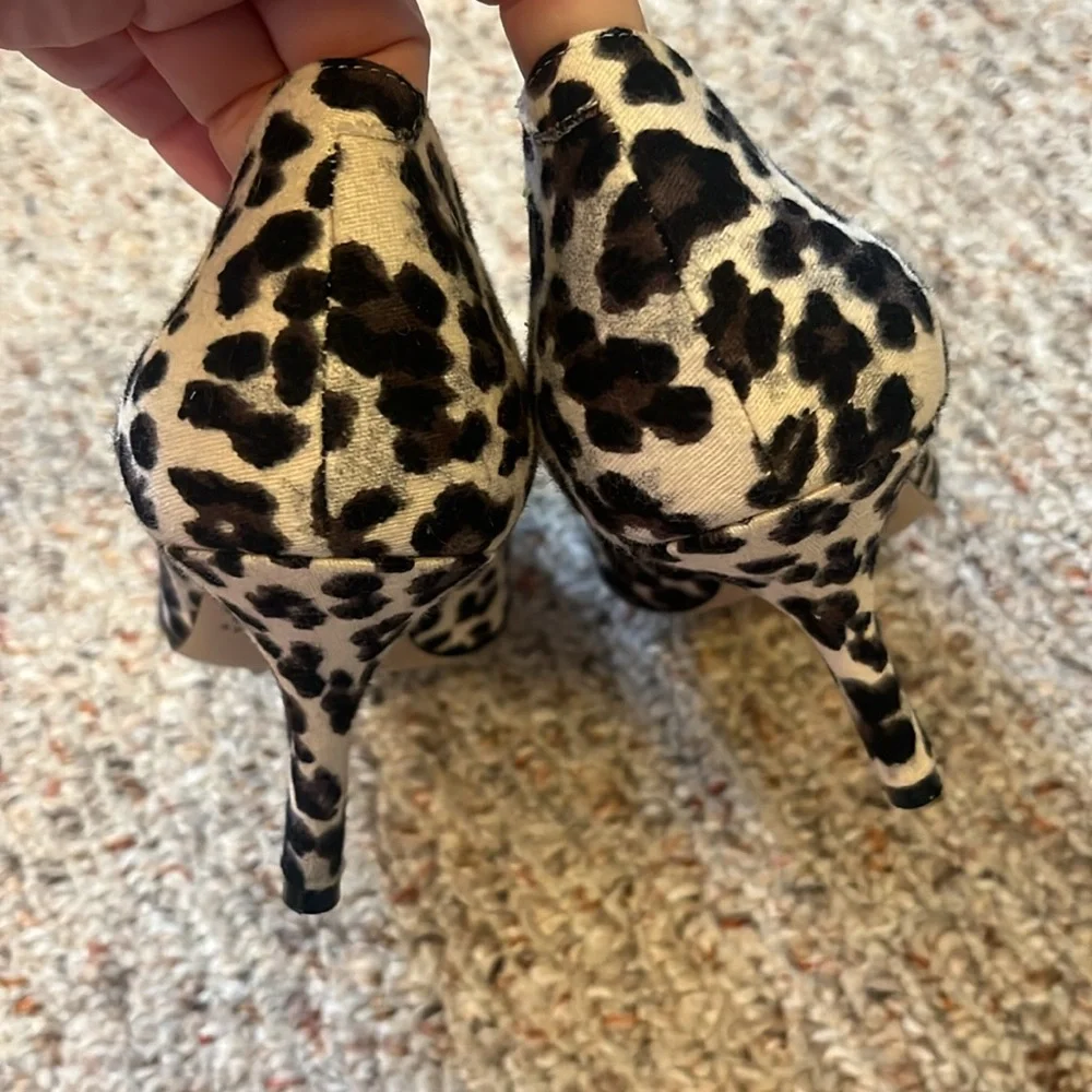 Bettye Muller Leopard Bow Heels Size 8